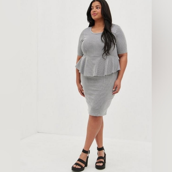 Torrid peplum houndstooth dress in size 1 (14-16) - Picture 2 of 7